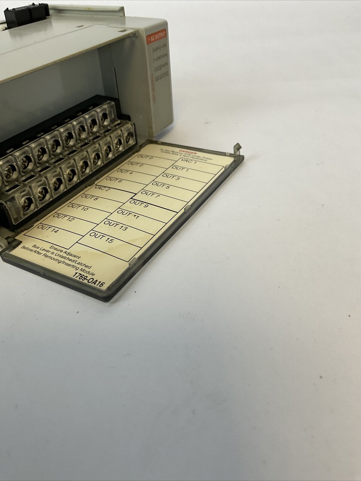 ALLEN BRADLEY 1769-OA16 SER A F/W REV 3.1 DIR/VER 95320750/03 16PT 85-265VAC