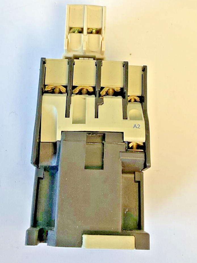 TELEMECANIQUE SQUARE D LC1 D3201,LADN11, LA4DA1E CONTACTOR