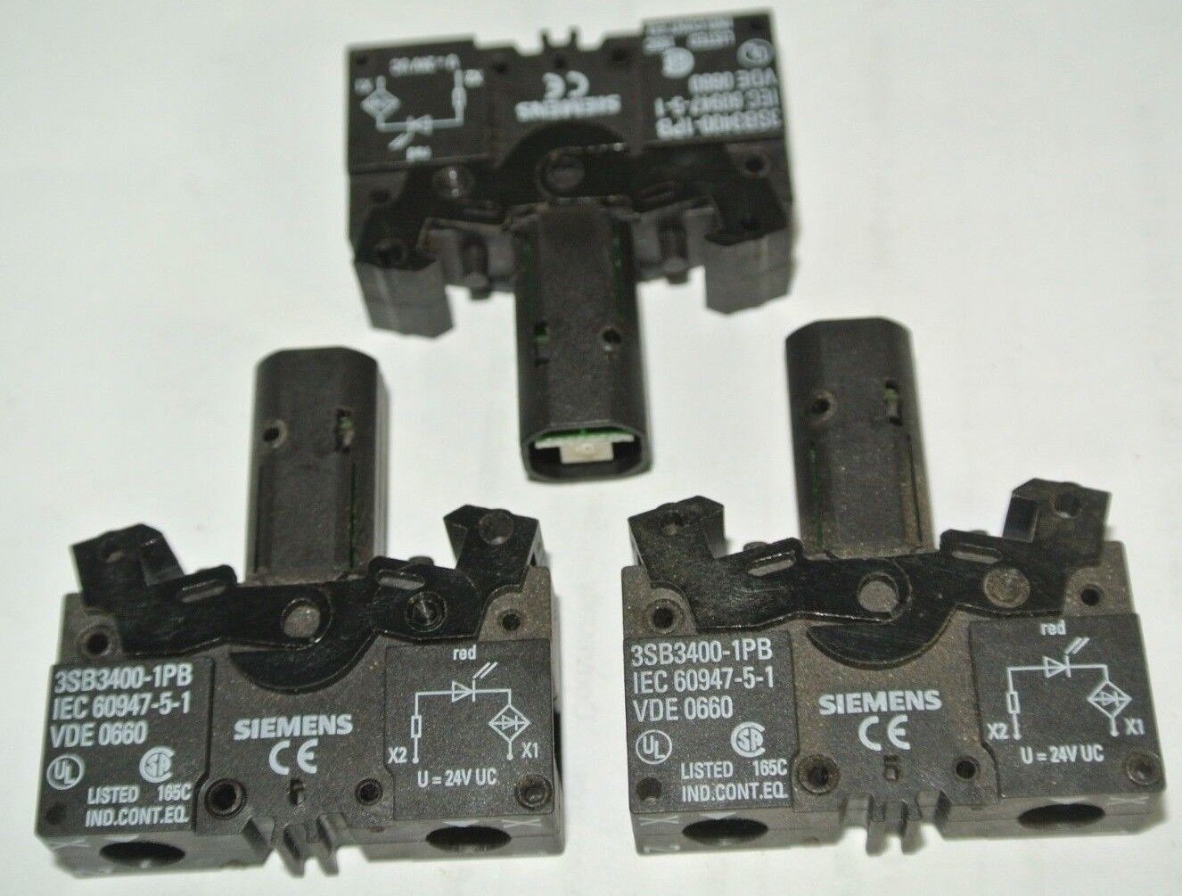 SIEMENS 3SB3400-1PB ACTUATOR/INDICATOR COMPONENT w/ INTEGRATED LED 24V AC/DC