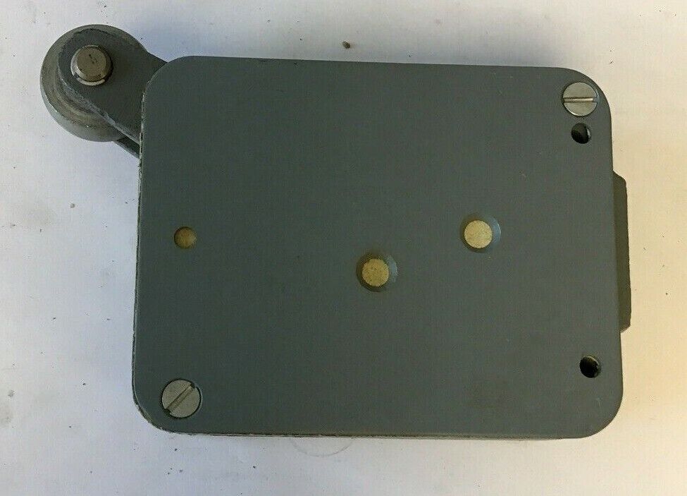 CUTLER HAMMER 10316H57A LIMIT SWITCH 2 1/4LBS 600V RIGHT HAND