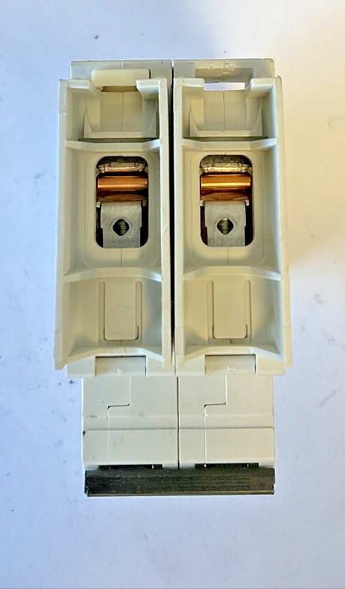 SIEMENS 5SJ4211-8HG42 CIRCUIT BREAKER 5A CHAR.D TYPE NSJ 230V