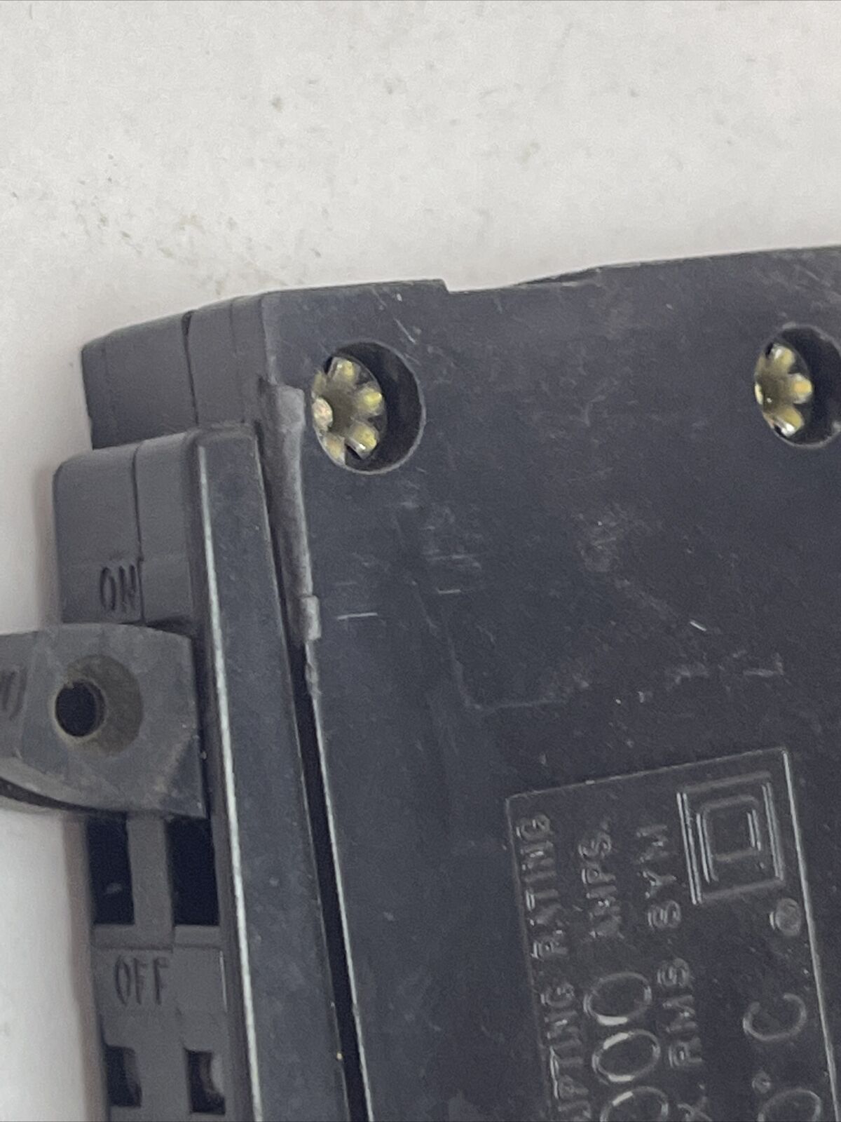 SQUARE D QOT1520 CIRCUIT BREAKER 15A 20A 120/240 VAC TWO 1 POLE UNITS CTL
