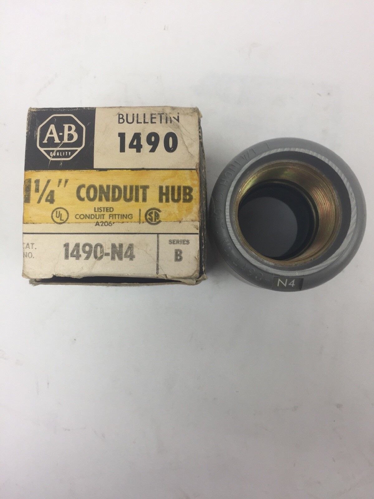 ALLEN BRADLEY 1490-N4 1 1/4" CONDUIT HUB SERIES B