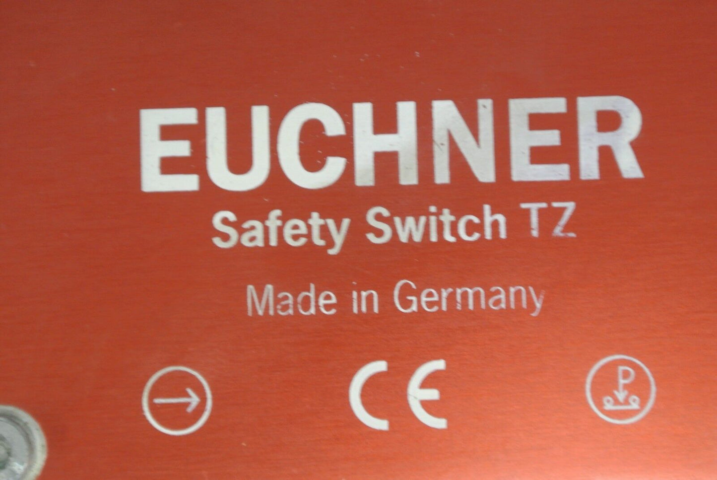EUCHNER TZ1LE024BHA-C1903 SOLENOID LOCKING SAFETY INTERLOCK SWITCH / 24VAC/DC /