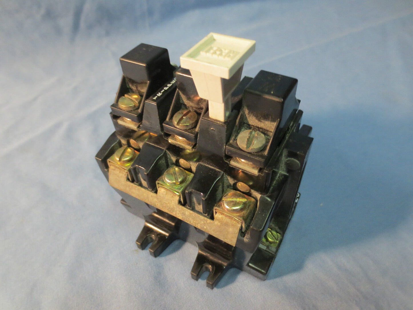 ALLEN-BRADLEY MANUAL RESET OVERLOAD RELAY 592-B0V16 592-BOV16 w/ W37 HEATERS