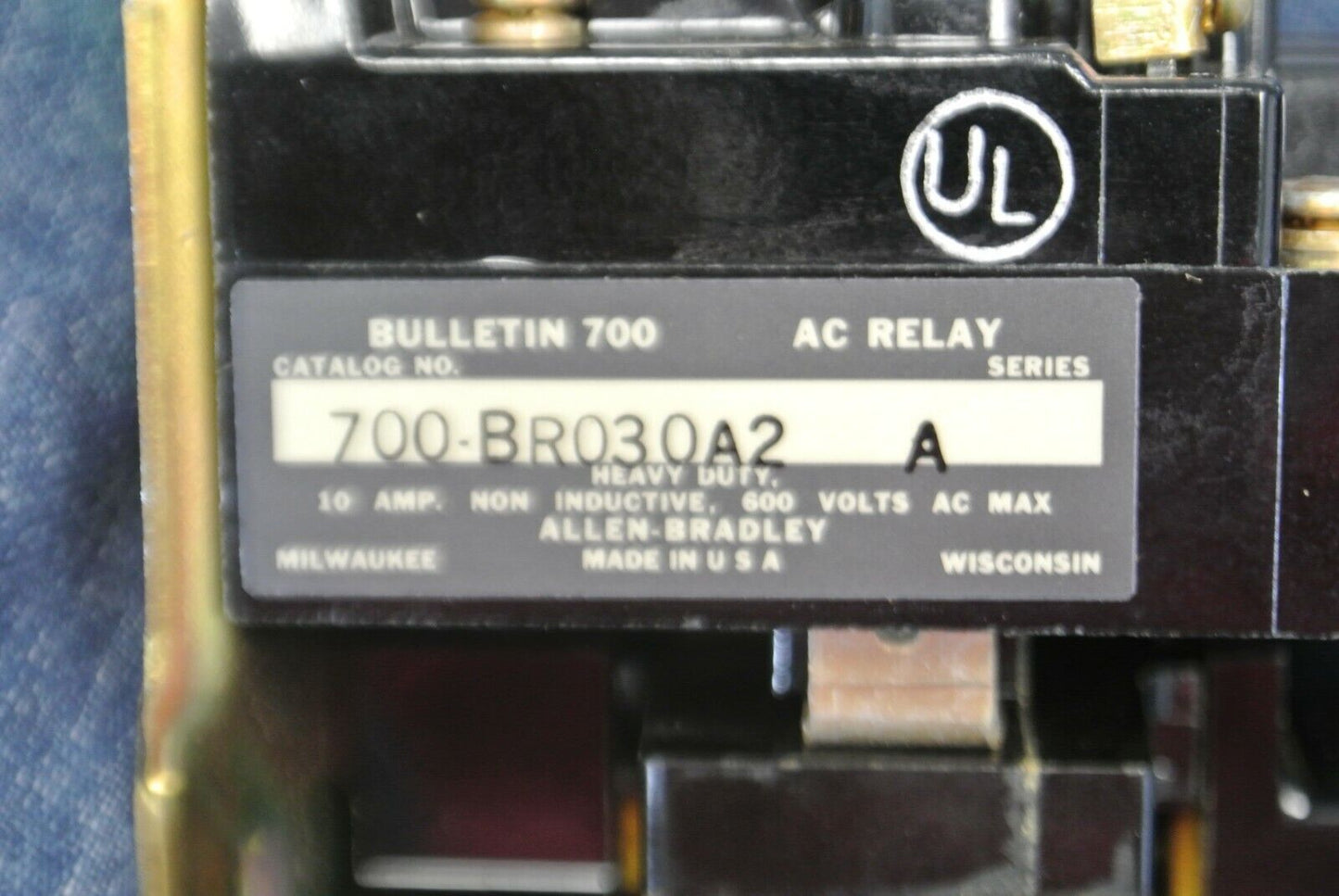 ALLEN-BRADLEY 700-BR030A2 TYPE BR AC RELAY / 240V, 60Hz / 3 N.C. / NEW SURPLUS