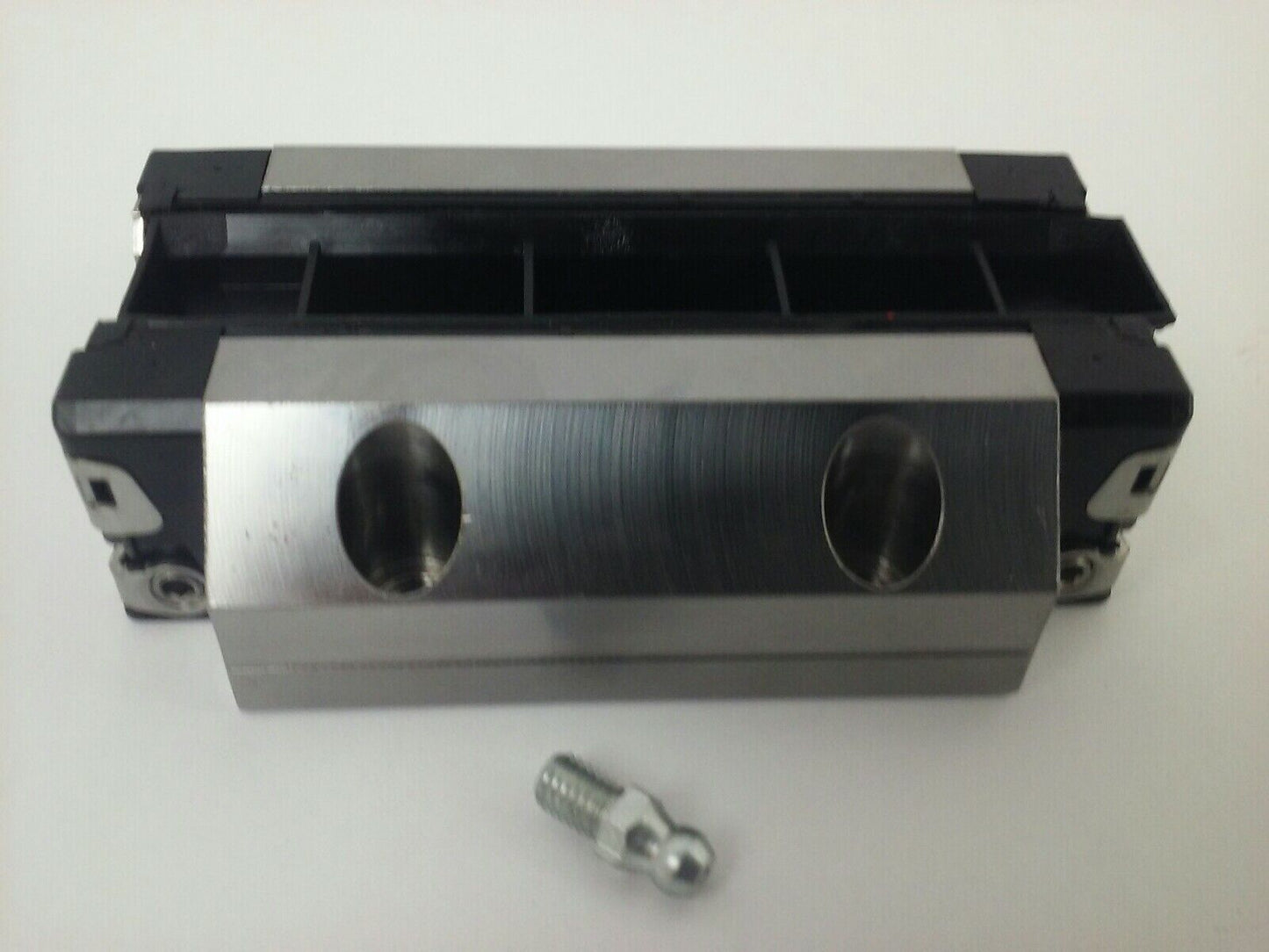 REXROTH MNR: R165323220 685 RUNNER BLOCK/ BAIL RAIL