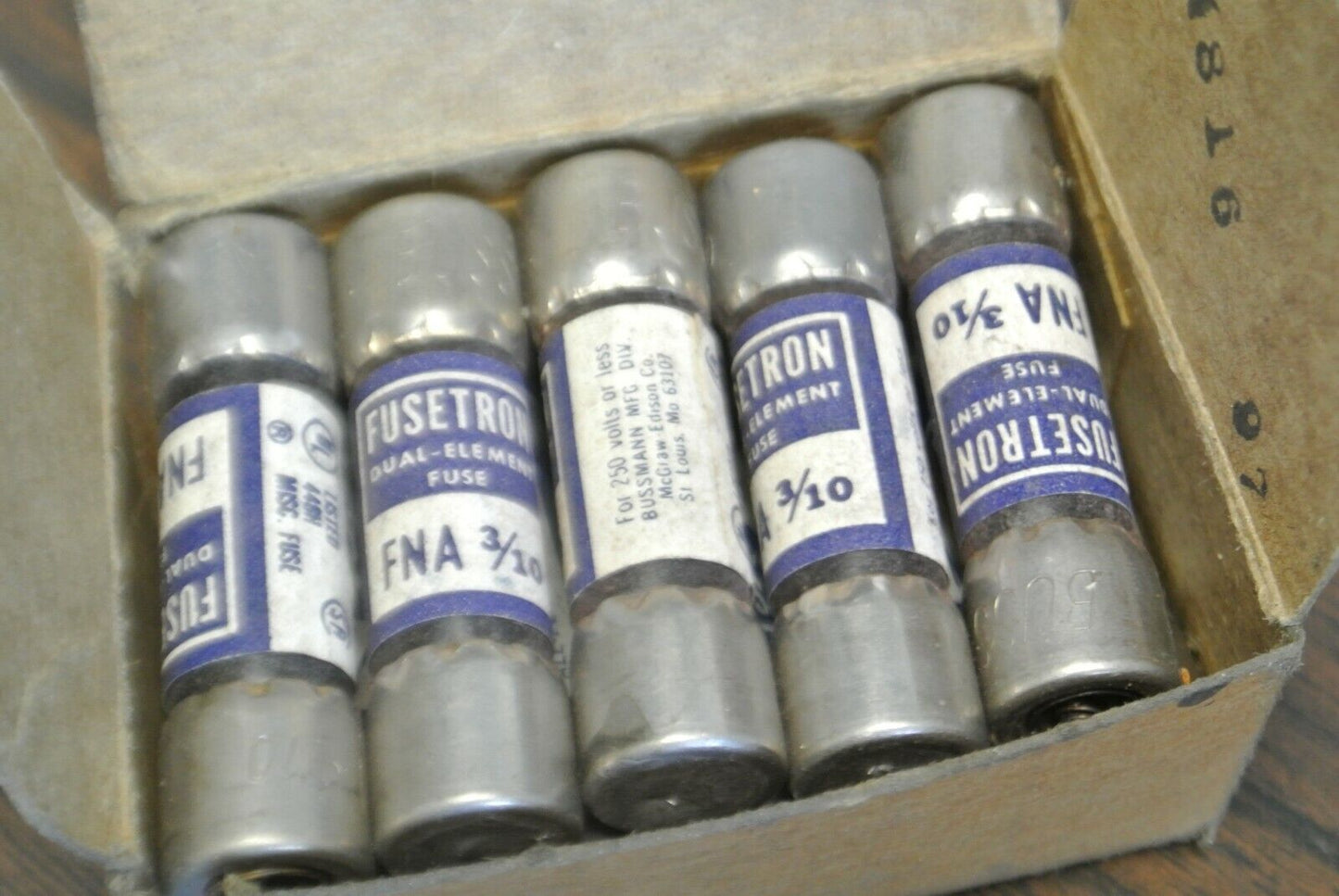 BOX of 10 / BUSS FNA-3/10 DUAL-ELEMENT MIDGET FUSE / 3/10A / 250V / NEW SURPLUS