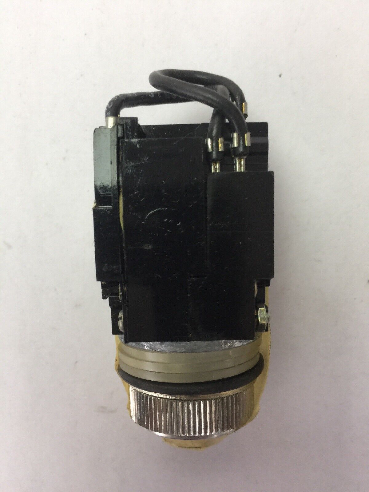 GE CR104D132 MIN OILTIGHT IND LIGHT LESS COLR CAP 115V 60/50HZ PUST TO TEST