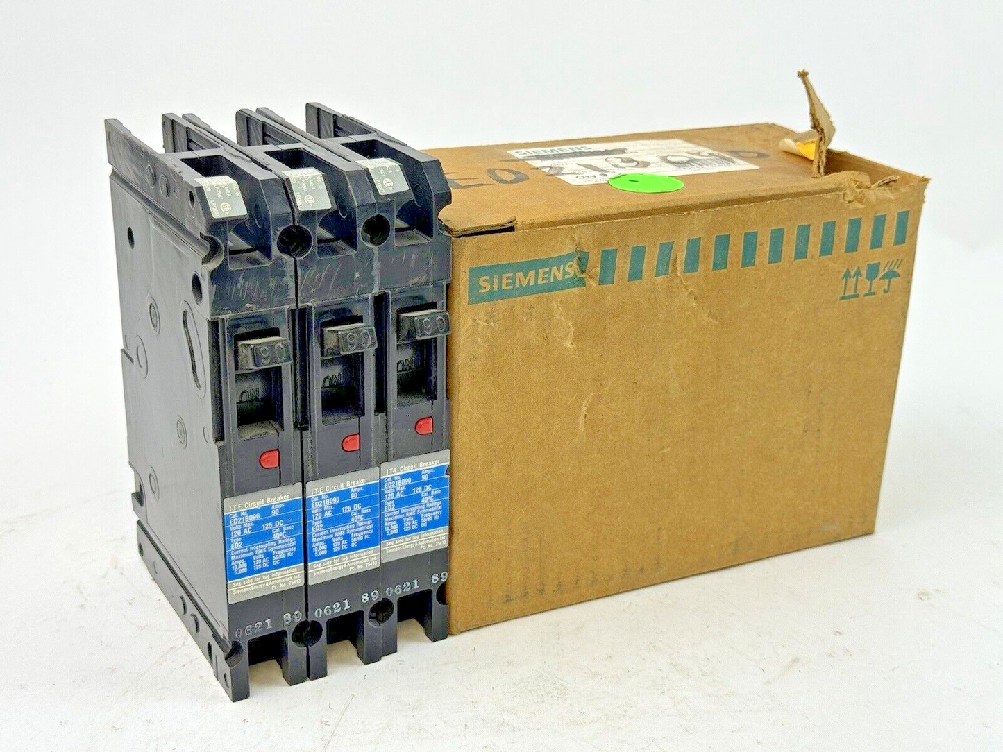 SIEMENS / ITE *BOX OF 3* - ED21B090 - CIRCUIT BREAKER - 1 POLE/120VAC/90A - NEW