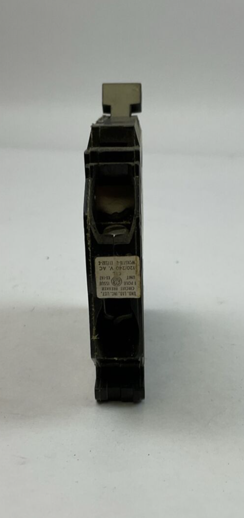 GE TQP130 30AMP 120/240VAC 1POLE CIRCUIT BREAKER (LOT OF 3)