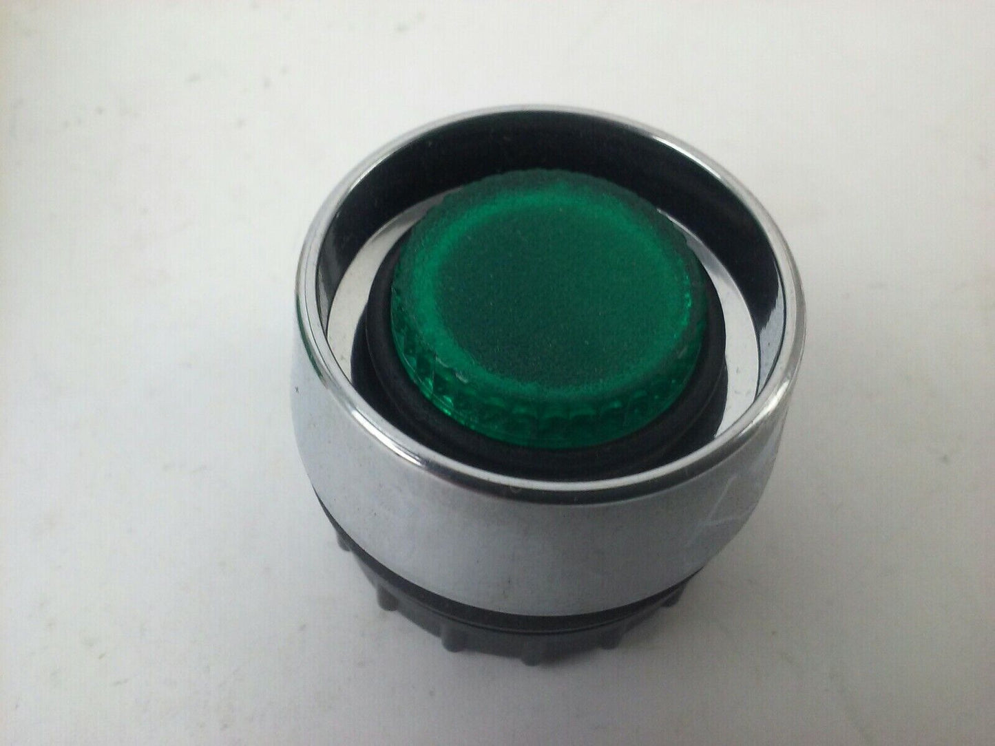 KLOCKNER MOELLER LTa-gn OPERATING ELEMENT W/ LENS & FRONT RING GREEN PUSH BUTTON