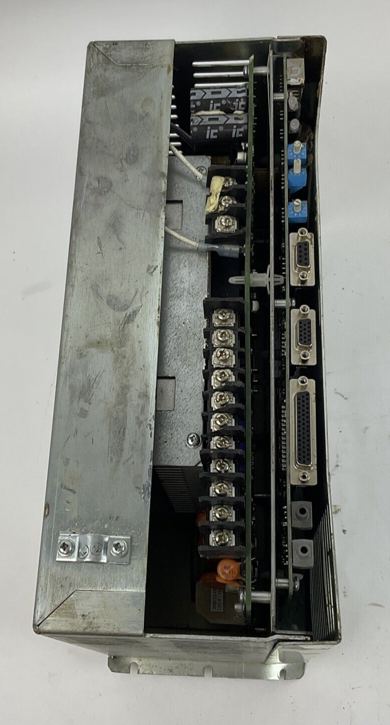 ALLEN BRADELY 2098-DSD-HV030-SE SERVO DRIVE SER.B 3PH FIRM. V1.53 ***PARTS***