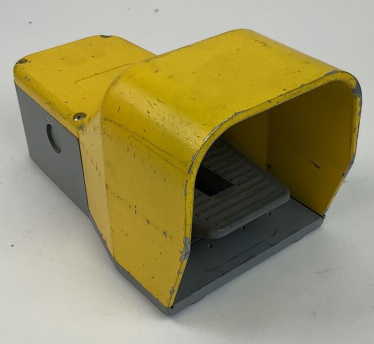AUTOMATION DIRCET APS1113-V0-M FOOT SWITCH 400VAC