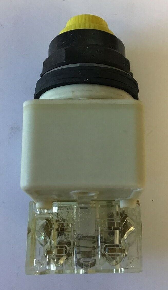 SQUARE D 9001 SKT1Y31 PUSHBUTTON / PILOT LIGHT 120VAC
