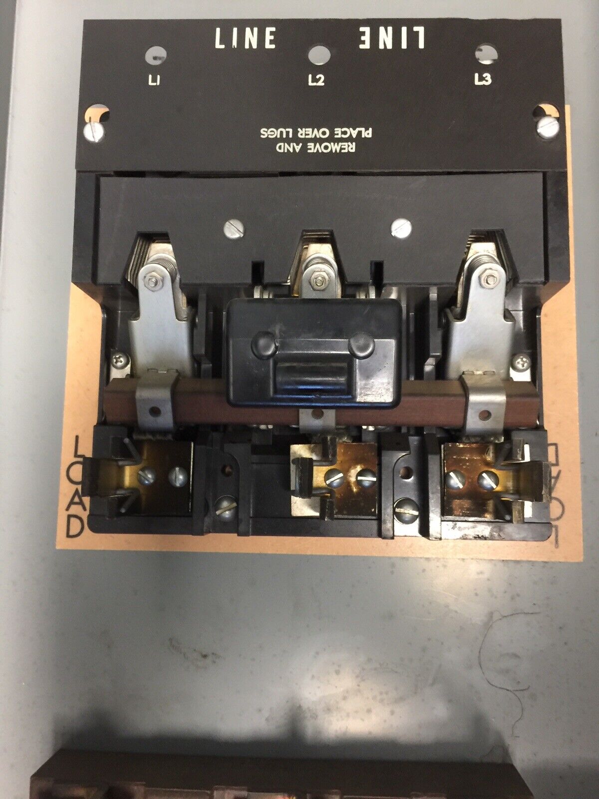 GE TH4324 SAFETY SWITCH 200AMP 4 SN POLE 240VAC 60HP 3PH MODEL 1