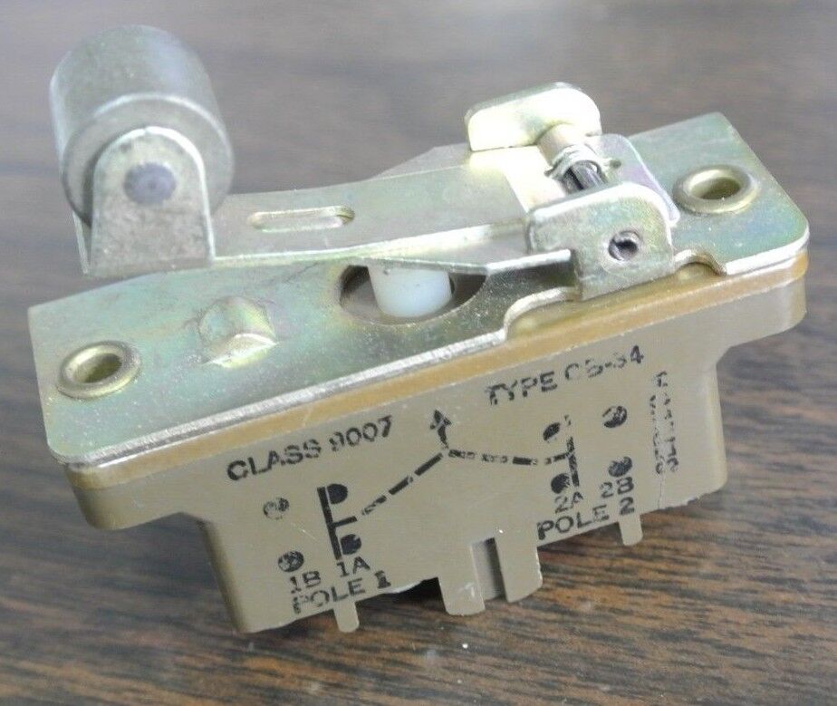 SQUARE D 9007 CB34-S1 SNAP SWITCH - 600V, 10A - NEW SURPLUS