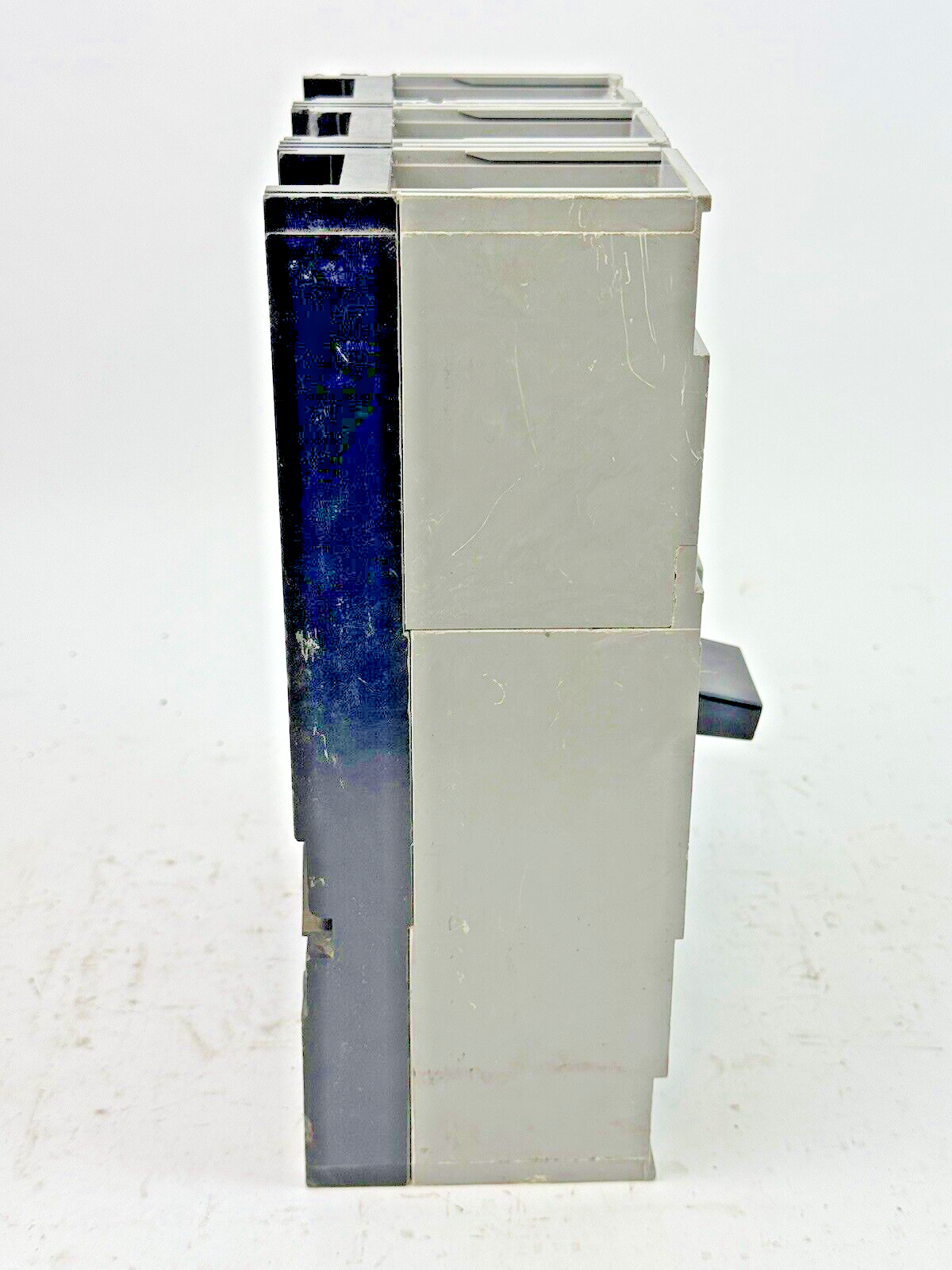 SIEMENS - LXD62B600A - BREAKER W/ A01JLDLV LOW VOLT AUX SWTCH 2 POLE/600A/600VAC