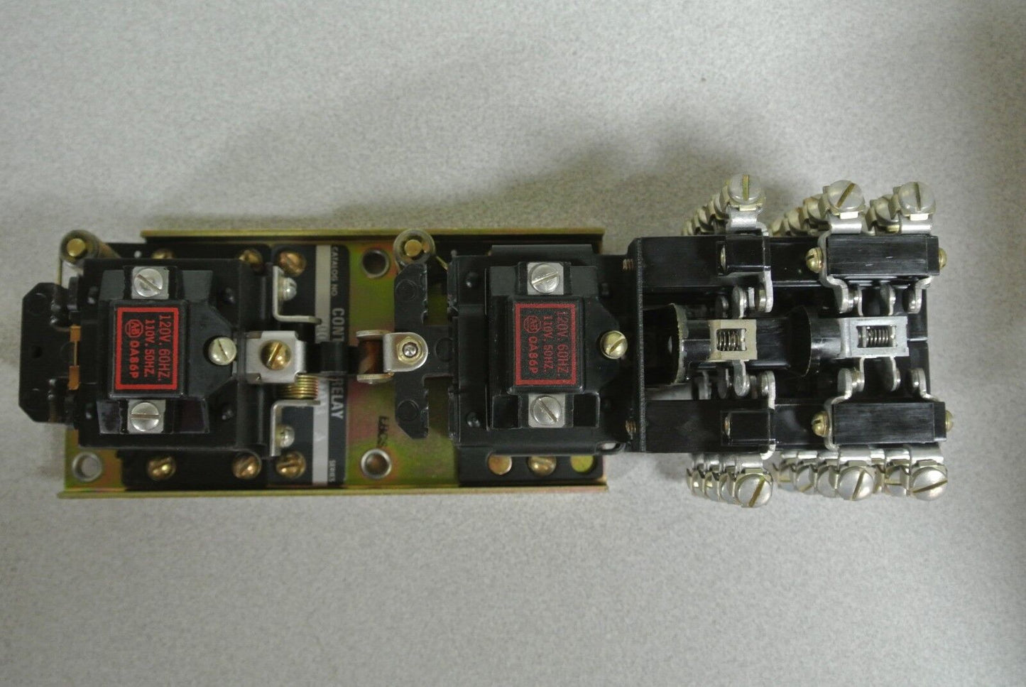 ALLEN-BRADLEY 700-BXL840A1 - AC RELAY TYPE BXL - 110/120V, 8-POLE - NEW SURPLUS