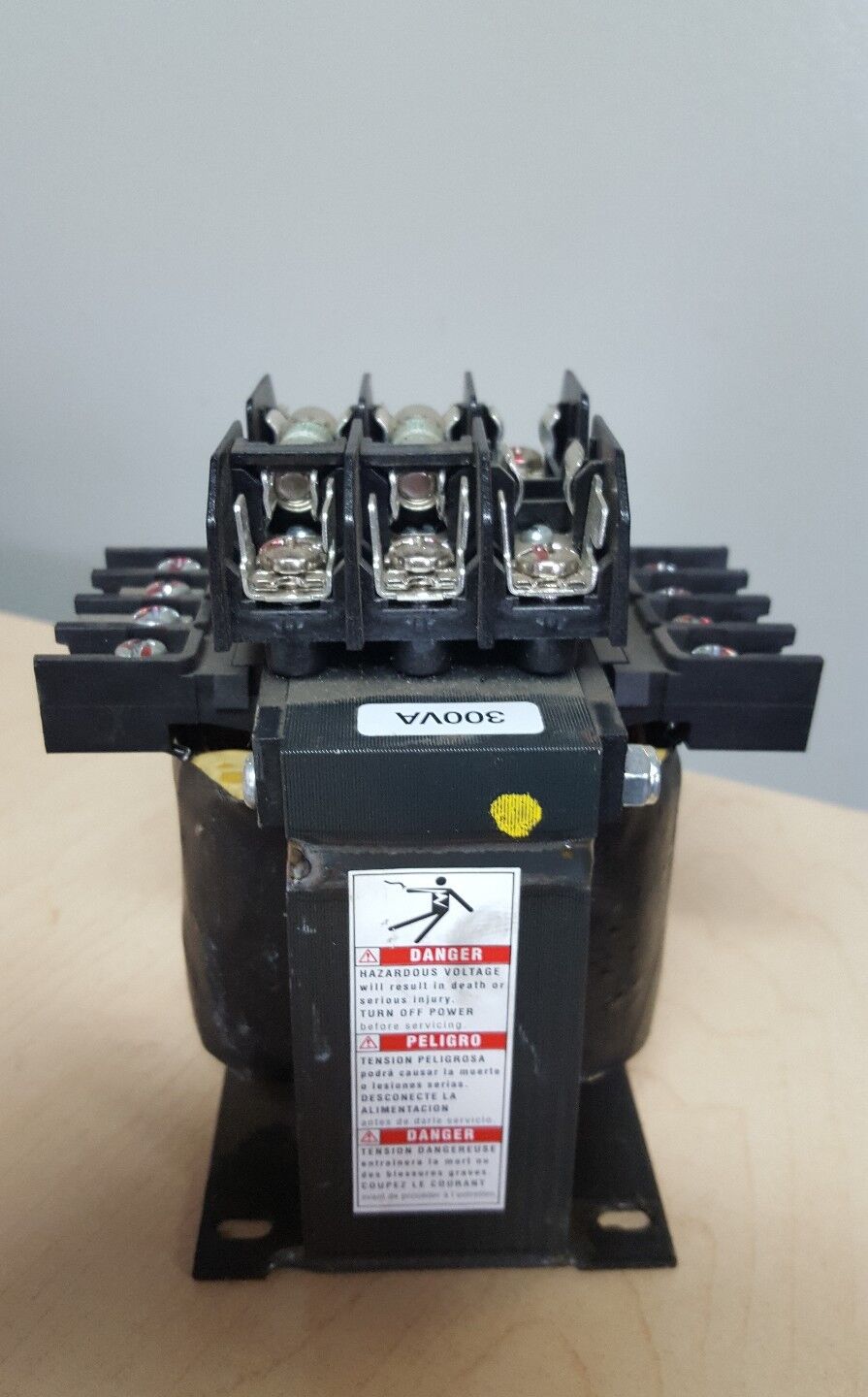 SQUARE D TRANSFORMER 9070TF300D1 W/QUICK CONNECT TERMINAL 600V 300VA 30A LR21455
