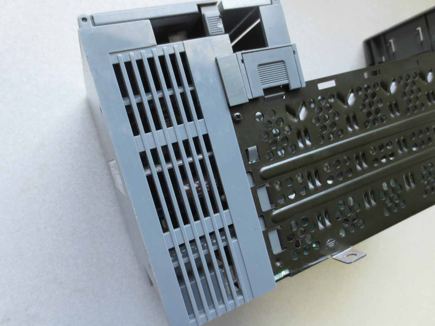ALLEN-BRADLEY 1746-P1 POWER SUPPLY in 1746-A7 CHASSIS / RACK