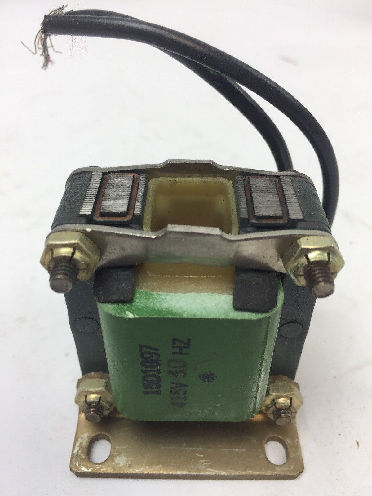 GE CR9500A100A100A SOLENOID 415V 50HZ PULL TYPE END MTG * NO PLUNGER *