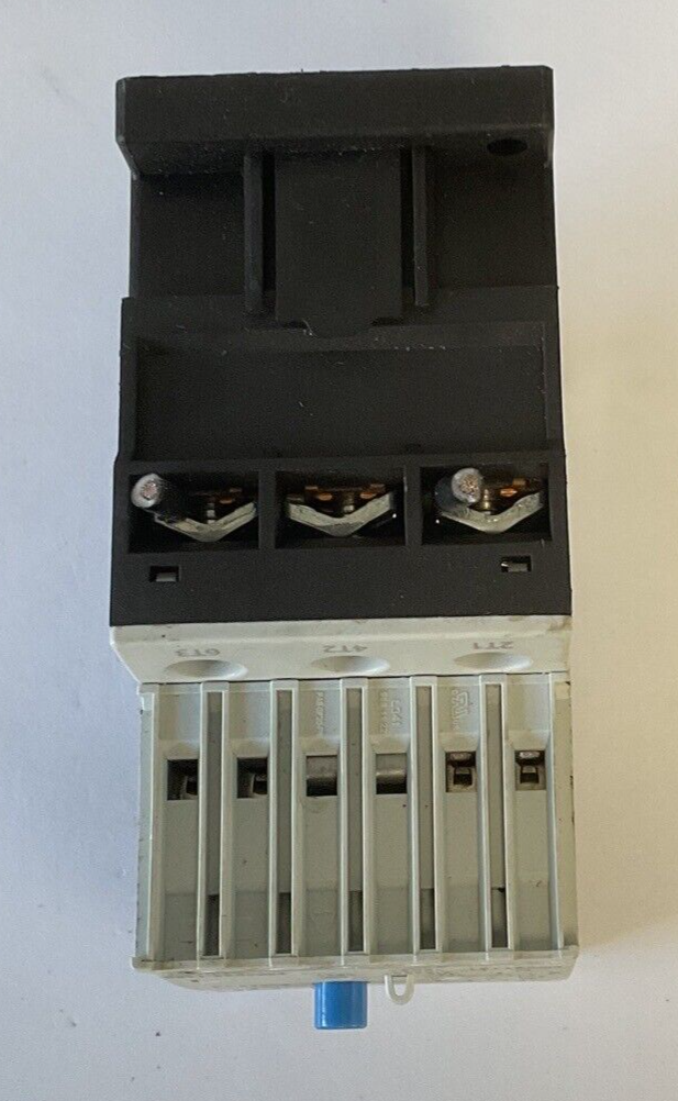 SIEMENS 3RB2026-1SB0 RELAY 600VAC W/3RB2923-0AA1 TERMINAL SUPPORT BRACKET