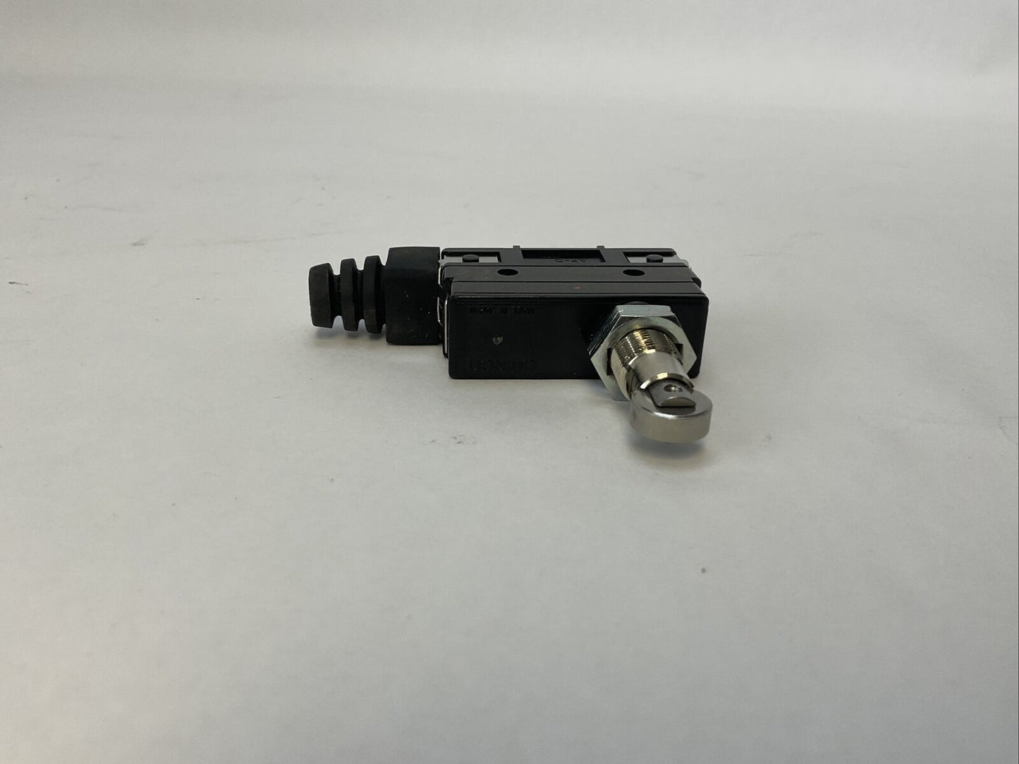 OMRON Z-15GQ22A55-B5V LIMIT SWITCH 15A 125/250/480VAC