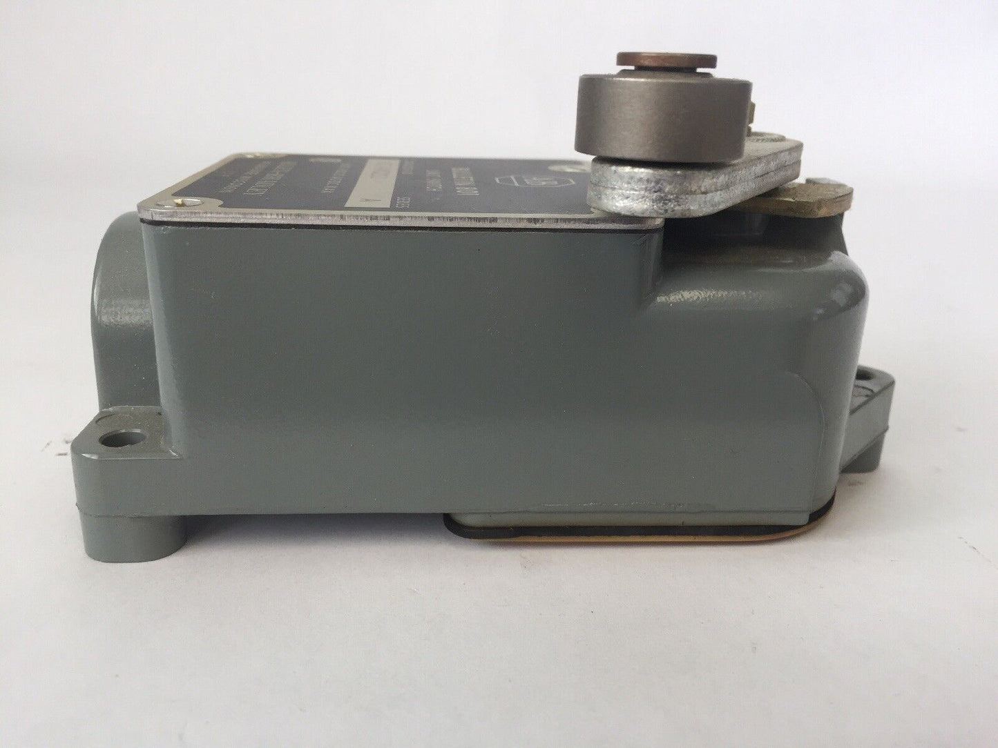 ALLEN BRADLEY 801-AMC211 LIMIT SWITCH 600 VOLTS AC-DC SERIES A