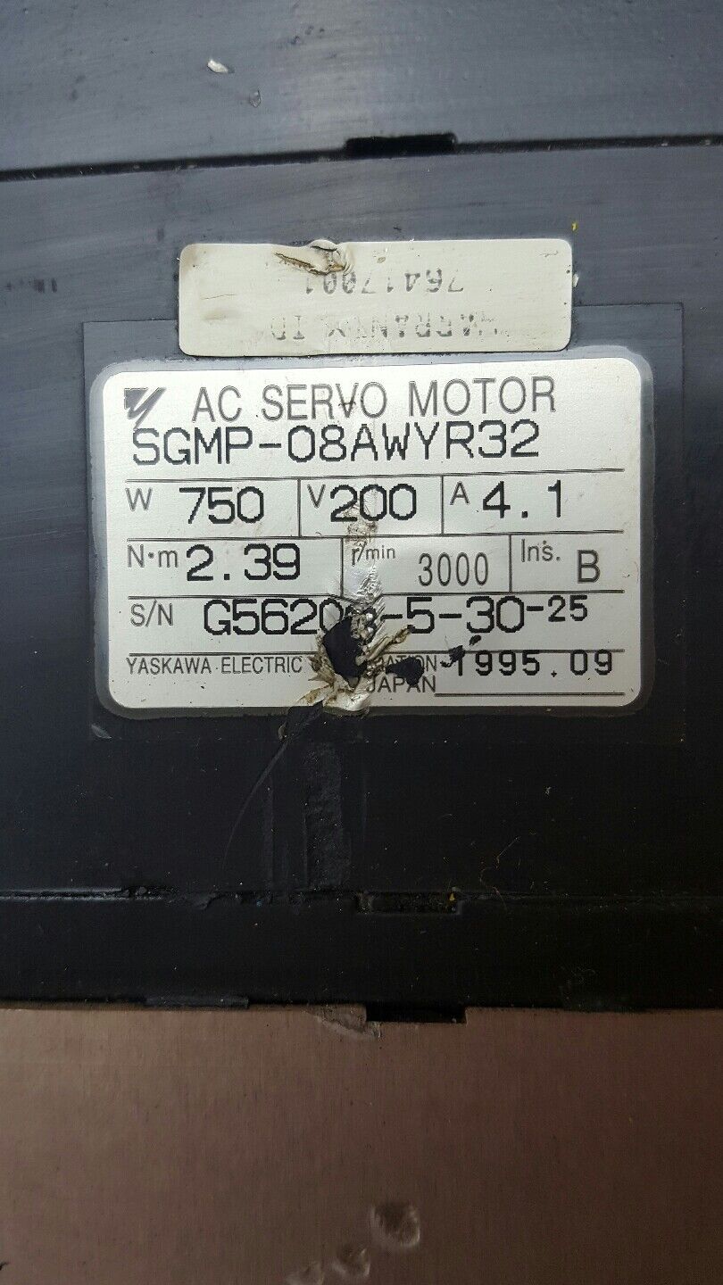 YASKAWA ELECTRIC CORPORATION SGMP-08AWYR32 750W 200V 4.1A AC SERVO MOTOR
