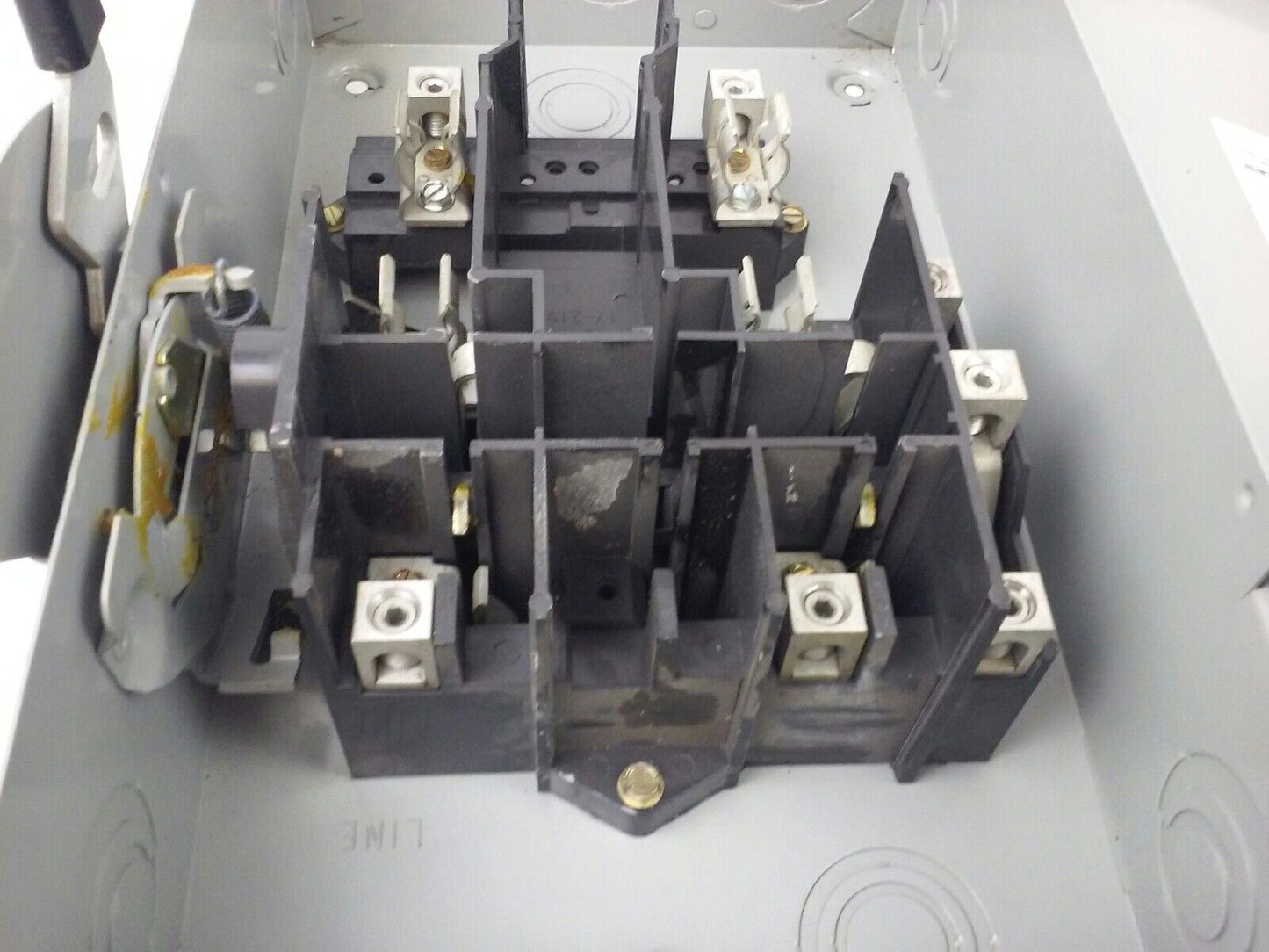 CUTLER HAMMER DG222NGB, SER.B, G.D. SAFETY SWITCH, 60A, 240V, 60HZ, FUSIBLE,USED