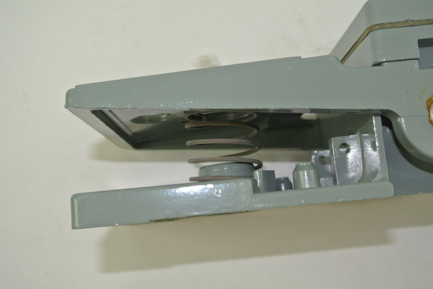 CUTLER-HAMMER 10251H33B TYPE B FOOT SWITCH FRONT TREADLE AC/DC 600V NEW SURPLUS