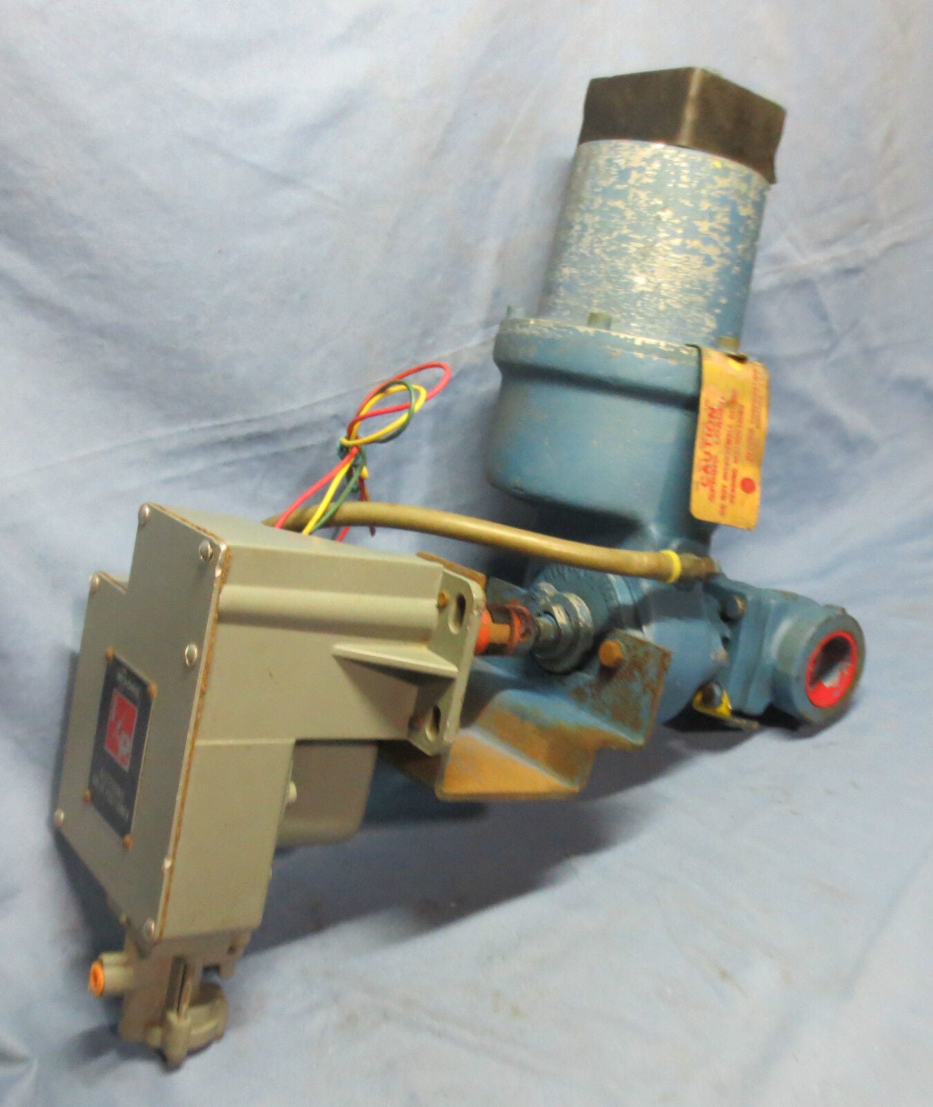 DEZURIK 9224590 ACTUATOR w/ MOORE ELECTRONIC VALVE POSITIONER w/VALVE