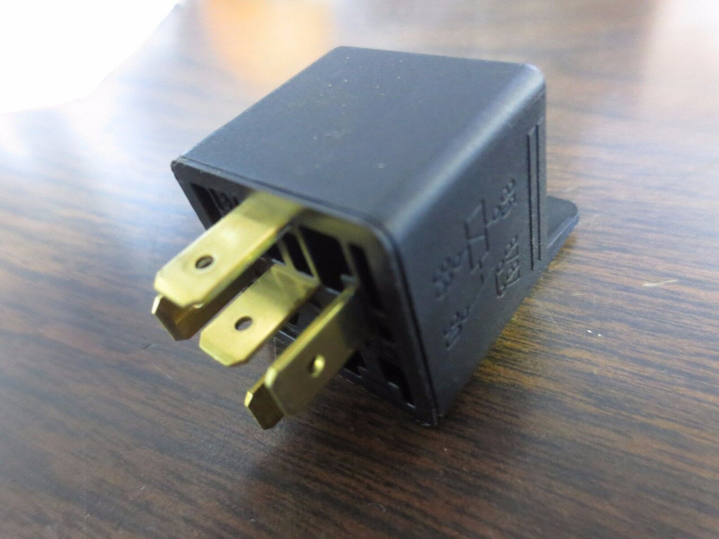 BOSCH 2 900 718 040 / 2-90071-804-0 LIGHT RELAY, AUXILIARY NEW - HONDA PASSPORT