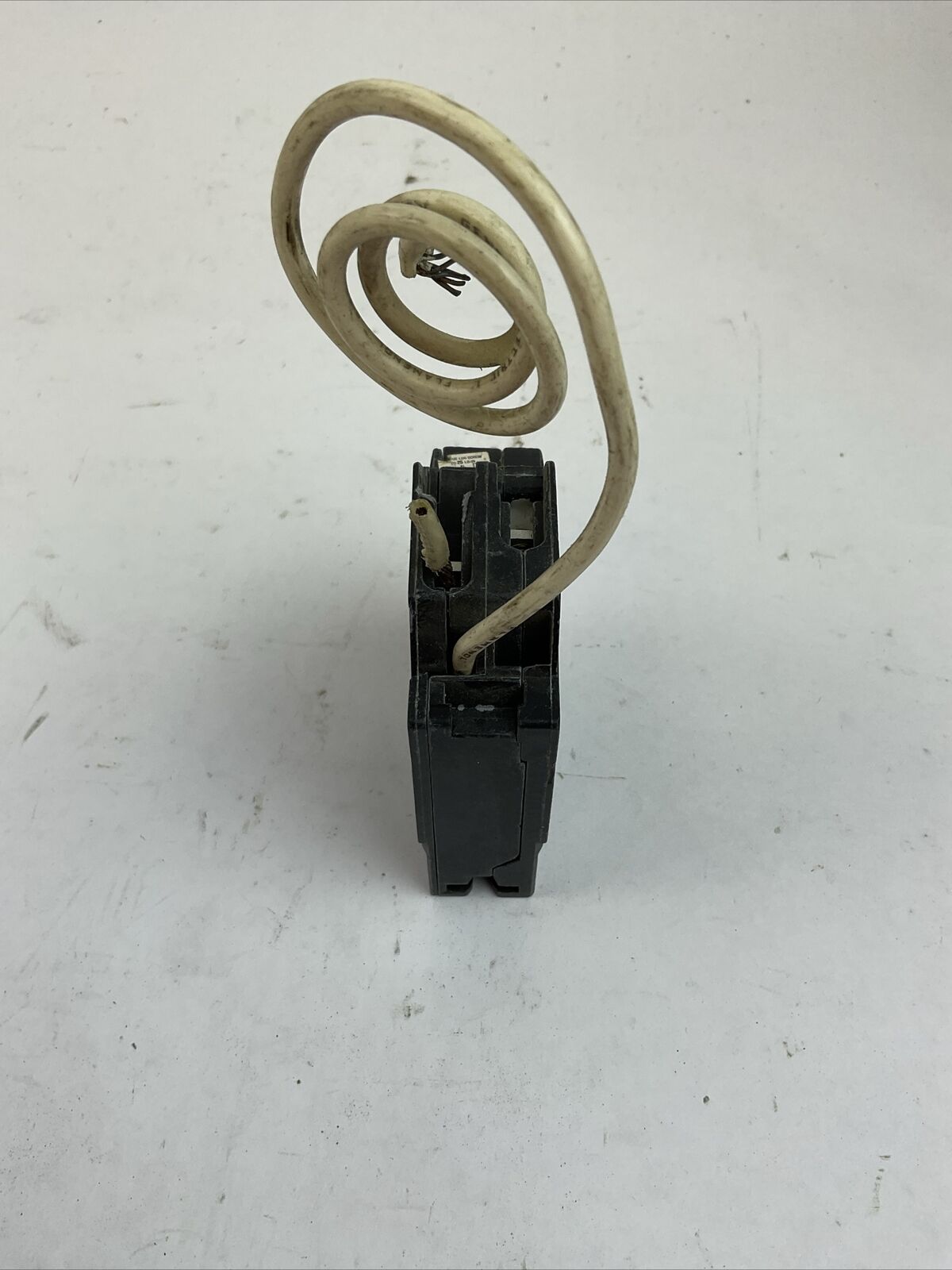 GE THQL-1120GF 1POLE 20AMP 120VAC GROUND FAULT CIRCUIT BREAKER