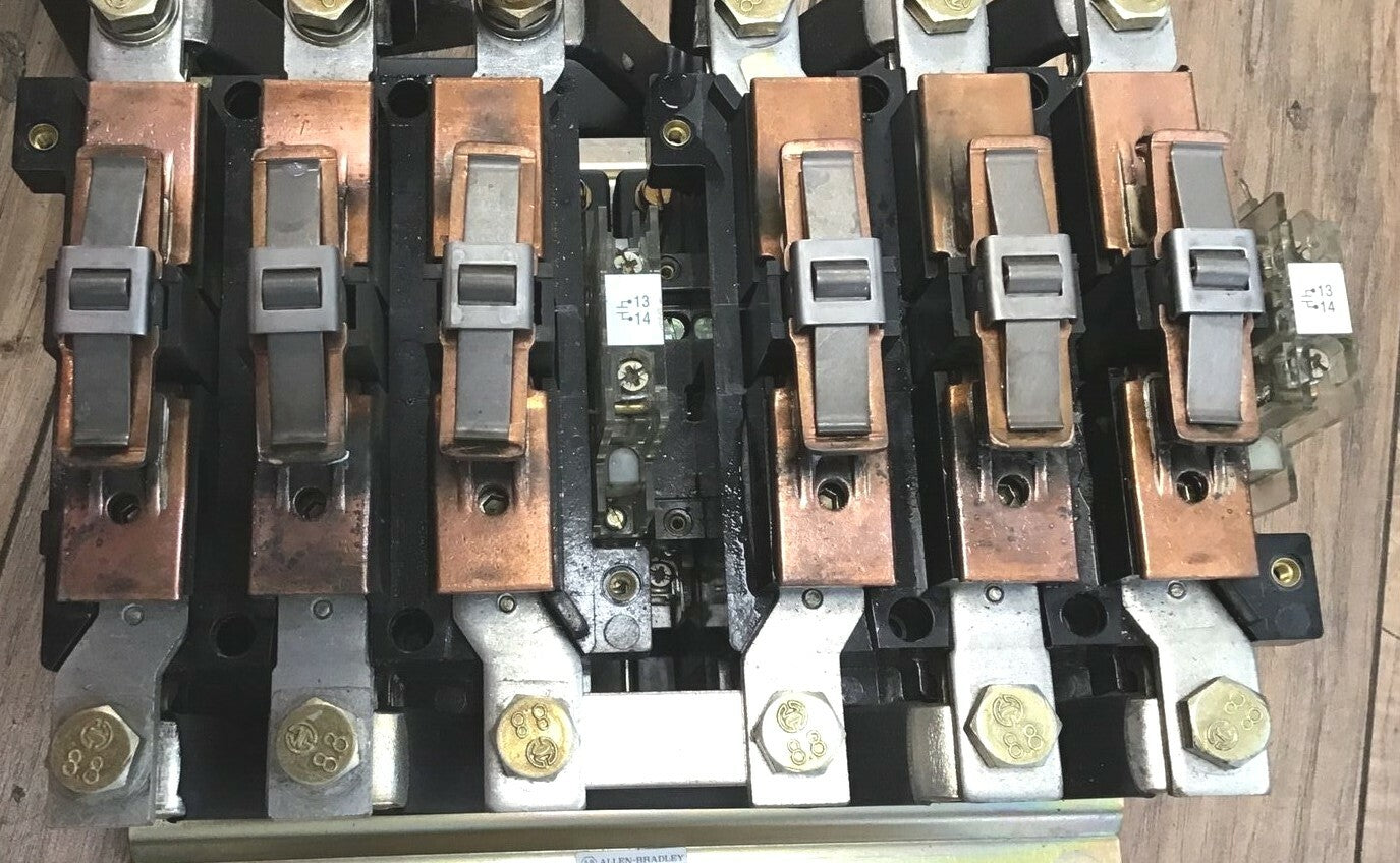 ALLEN BRADLEY 104-B180ND3 REVERSING CONTACTOR SER.A 180A 660V GD473 COIL 120V