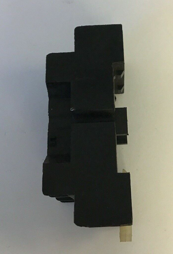 ALLEN BRADLEY 700-HN128 RELAY BASE 14 PIN SOCKET 300 VAC (MAY BE MISSING SCREWS)