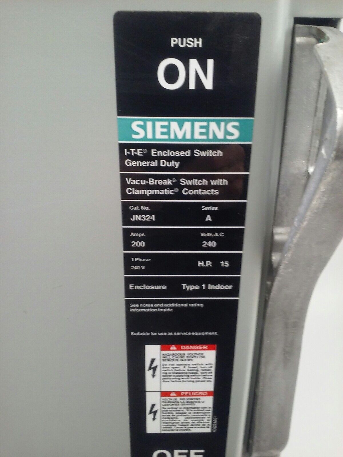SIEMENS JN324 FUSIBLE SAFETY SWITCH 2P, 1PH, 200A, 240V, 15HP, TYPE 1 INDOOR