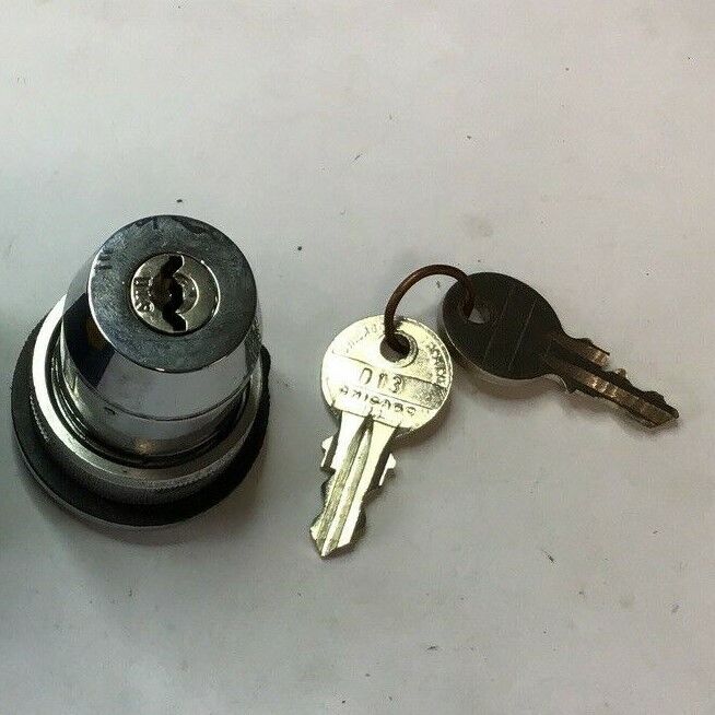 SQUARE D 9001 TS1K1 KEYED SELECTOR SWITCH W/D13 KEYS