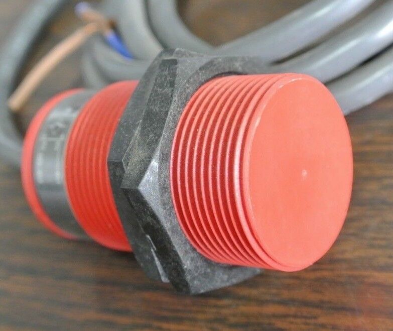 SQUARE D 9006 PKH121S - CYLINDRICAL PROXIMITY SWITCH - 100-120VAC, 5-300mA