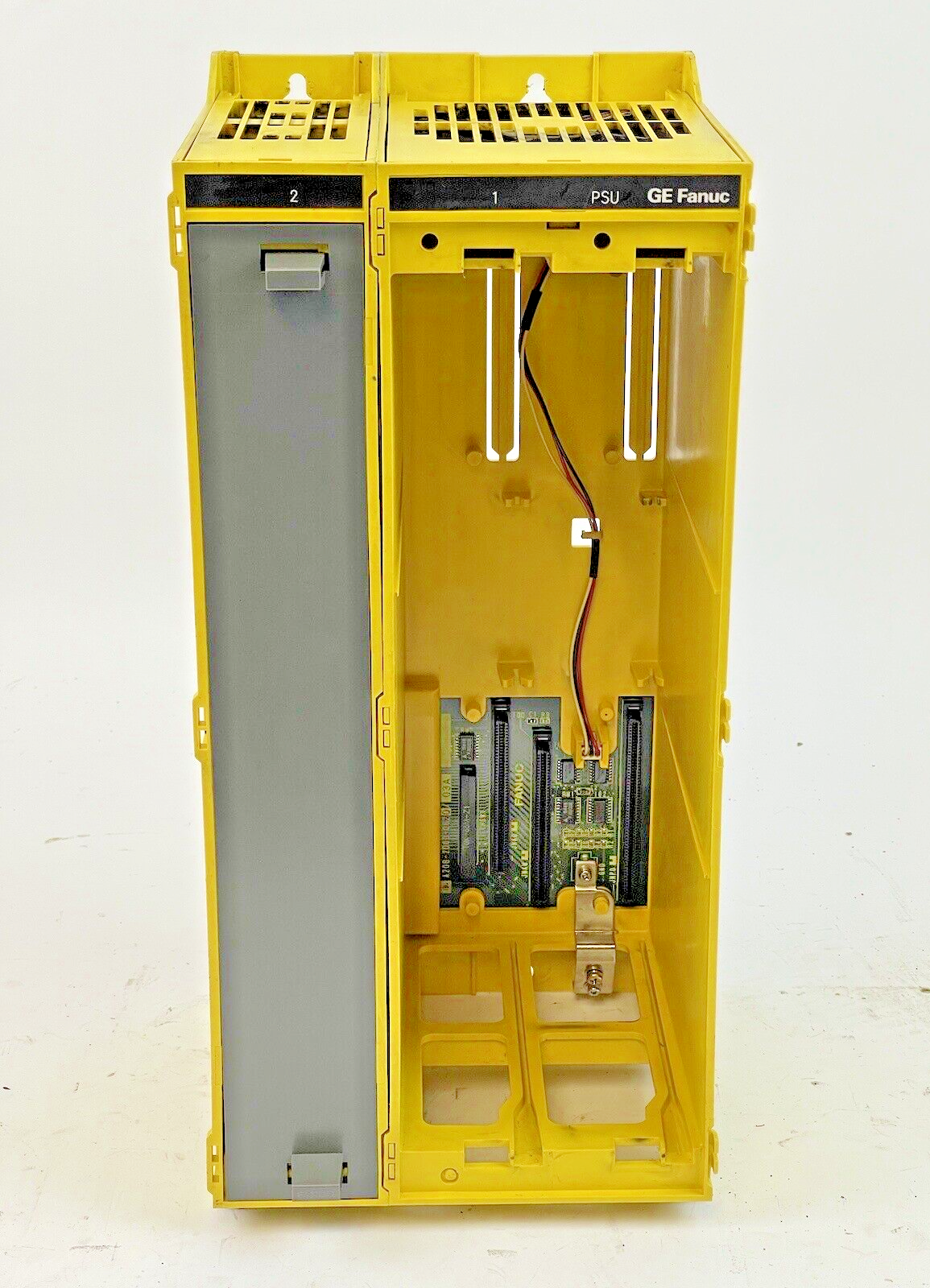 GE FANUC - 18M-MCU06333-001R00 - 3-SLOT RACK CHASSIS