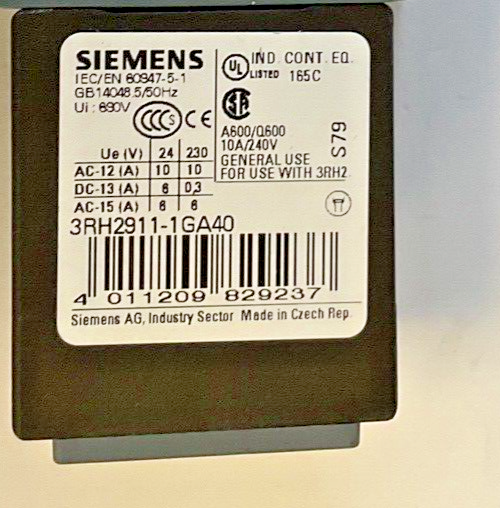 SIEMENS 3RH2140-1BB40 CONTACTOR W/33R2911-1GA40 AUX CONTACT 50/60HZ