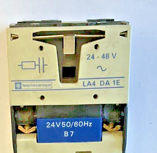 TELEMECANIQUE SQUARE D LC1D1801, LADN11, LA4DA1E CONTACTOR LC3D320B70SB261