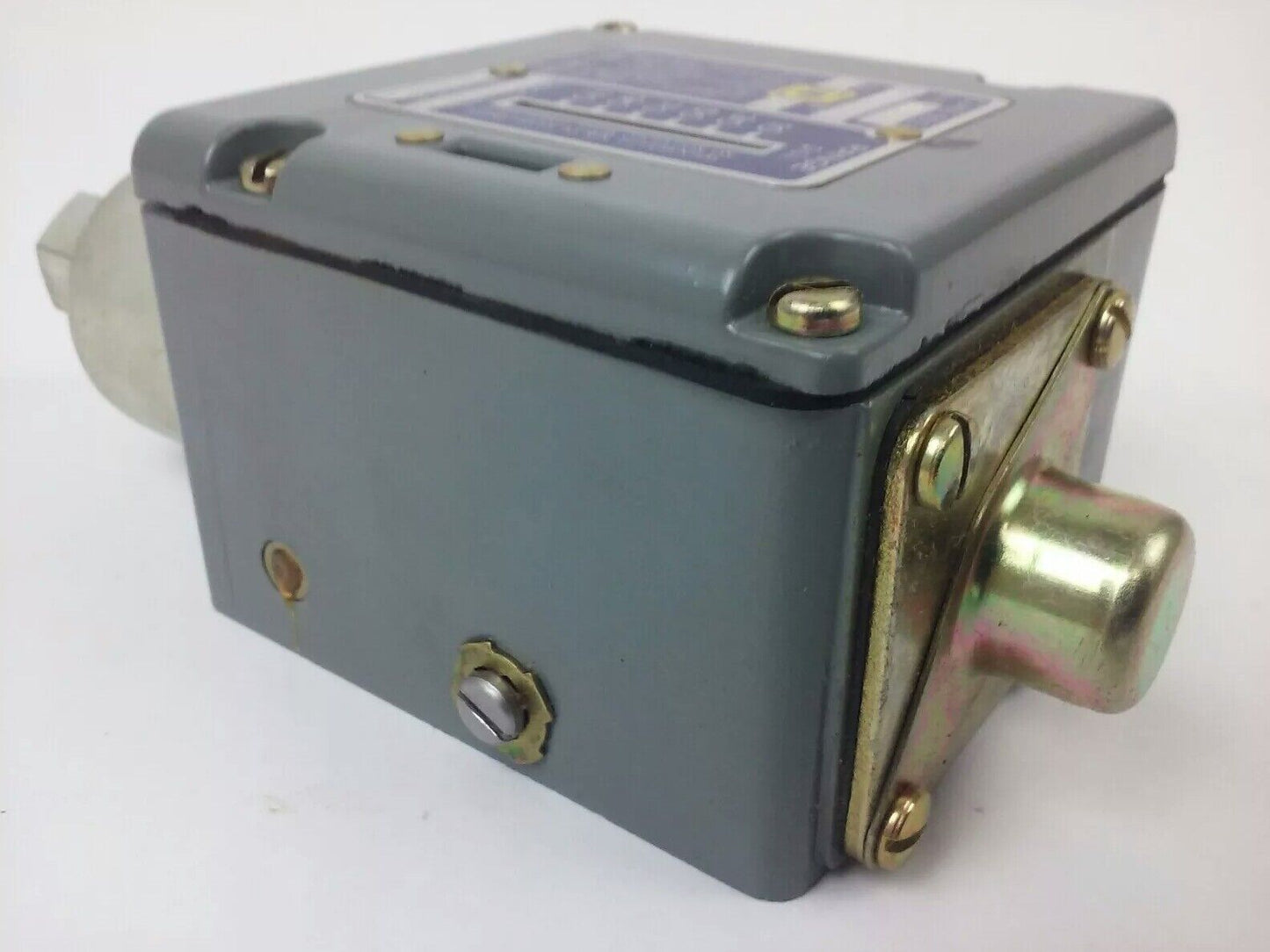 SQUARE D 9012 ACW1S11 SER.B, PRESSURE SWITCH, SET 43-50 PSI, FORM V, 9012 ACW1
