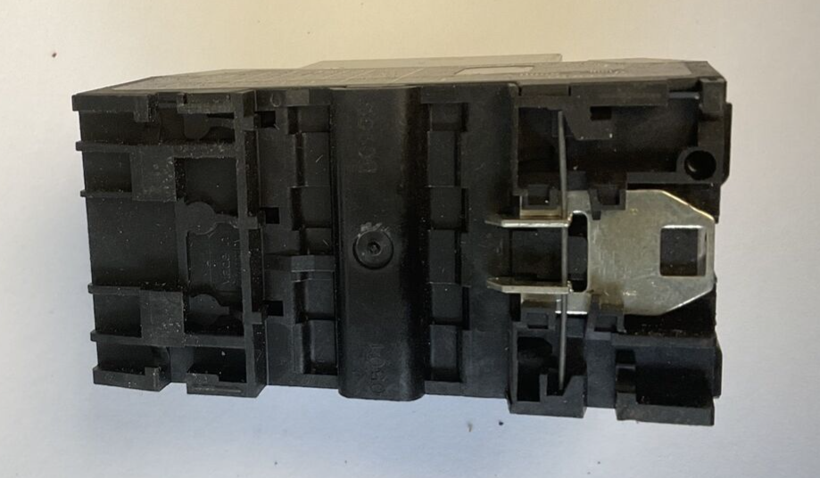 MOELLER PKZM0-2.5 CIRCUIT BREAKER MOTOR SER.3(1) SER.2(1) 600VAC ***LOTOF2***
