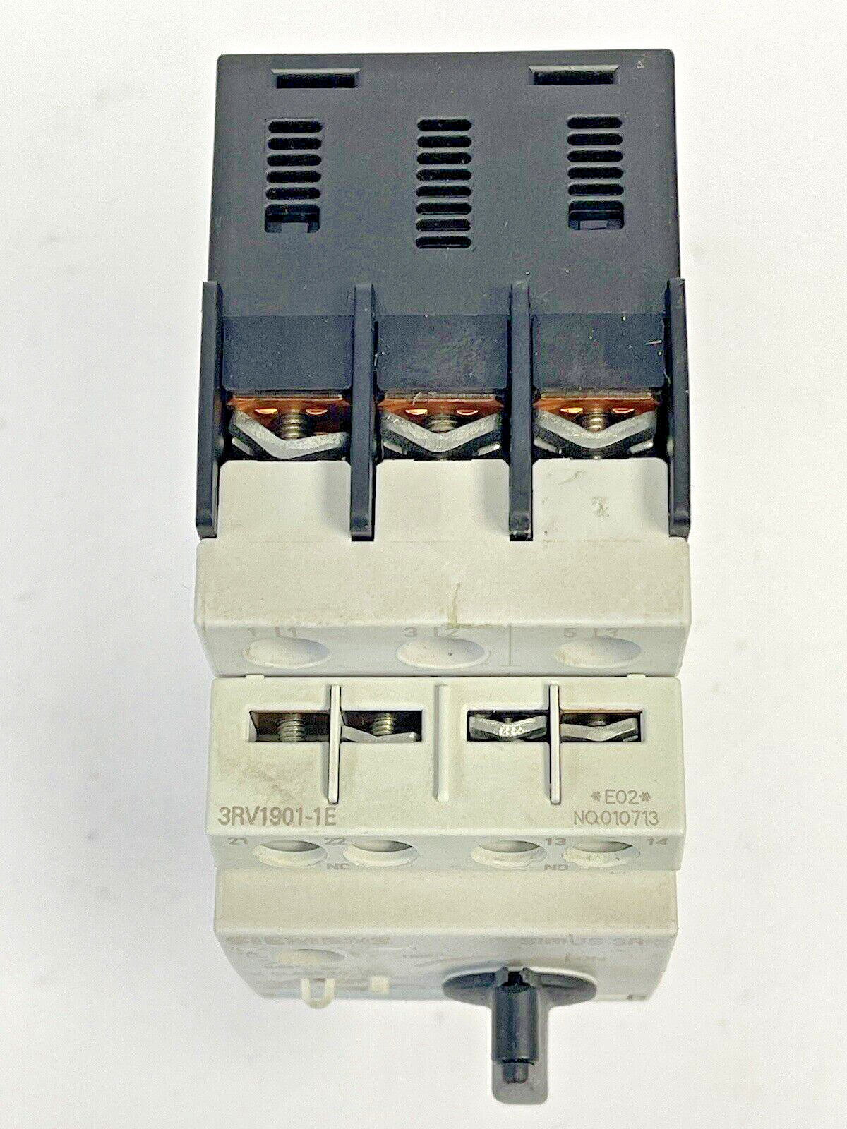 SIEMENS - 3RV1021-0JA10 & 3RV1901-1E - CIRCUIT BREAKER W/ SWITCH TRANSVERSE