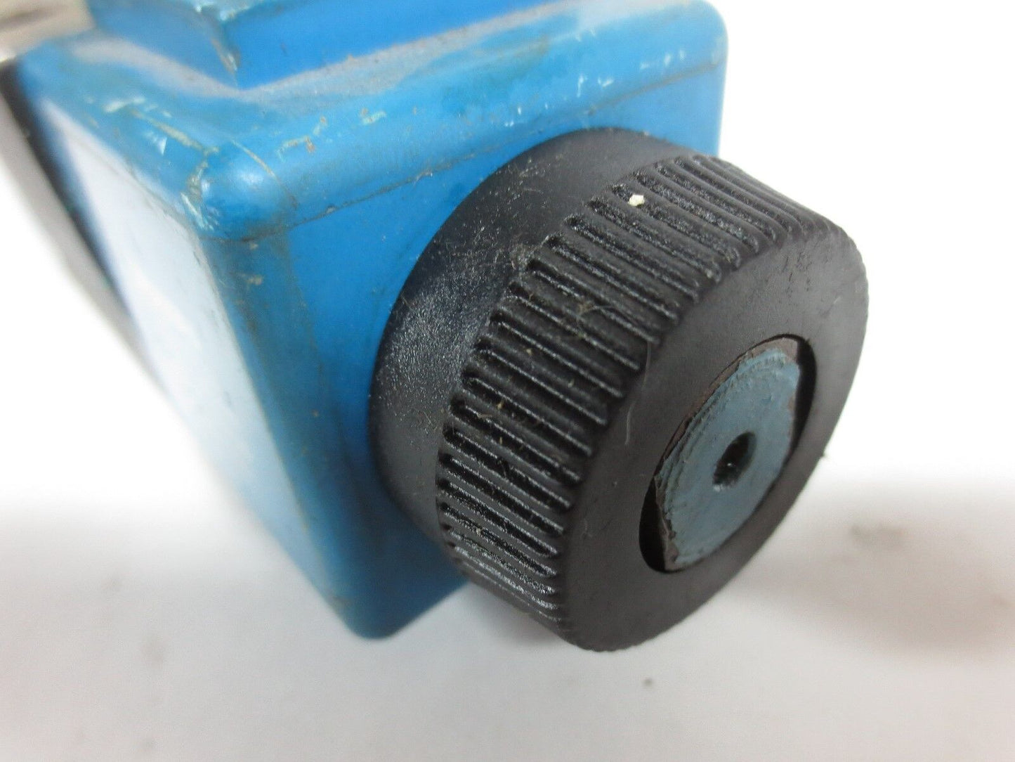 VICKERS DG4V-3S-2C-M-U-B5-60 SOLENOID VALVE