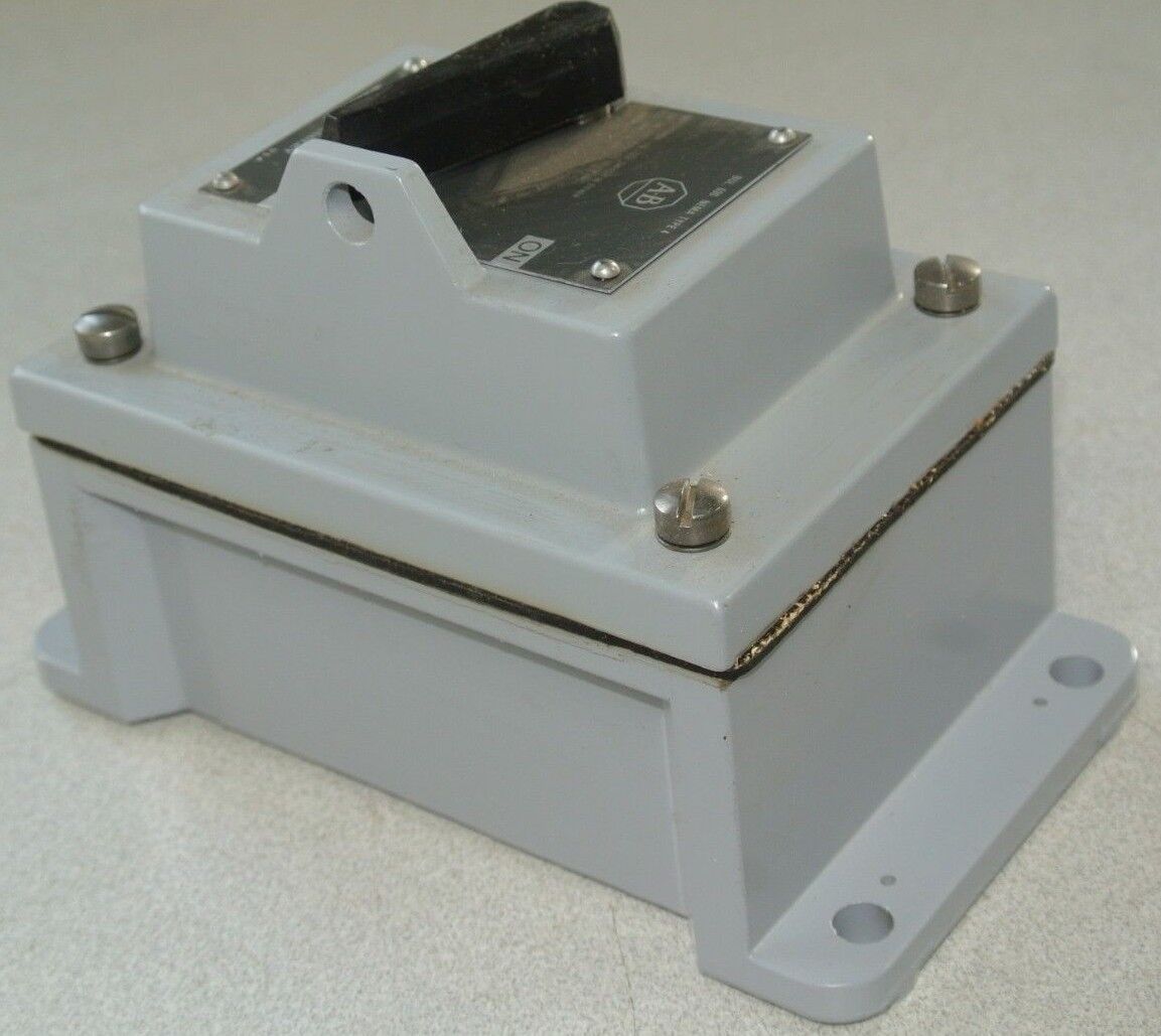 ALLEN-BRADLEY 600-TCX4 MANUAL STARTING SWITCH - TOGGLE - 1 POLE - NEW SURPLUS