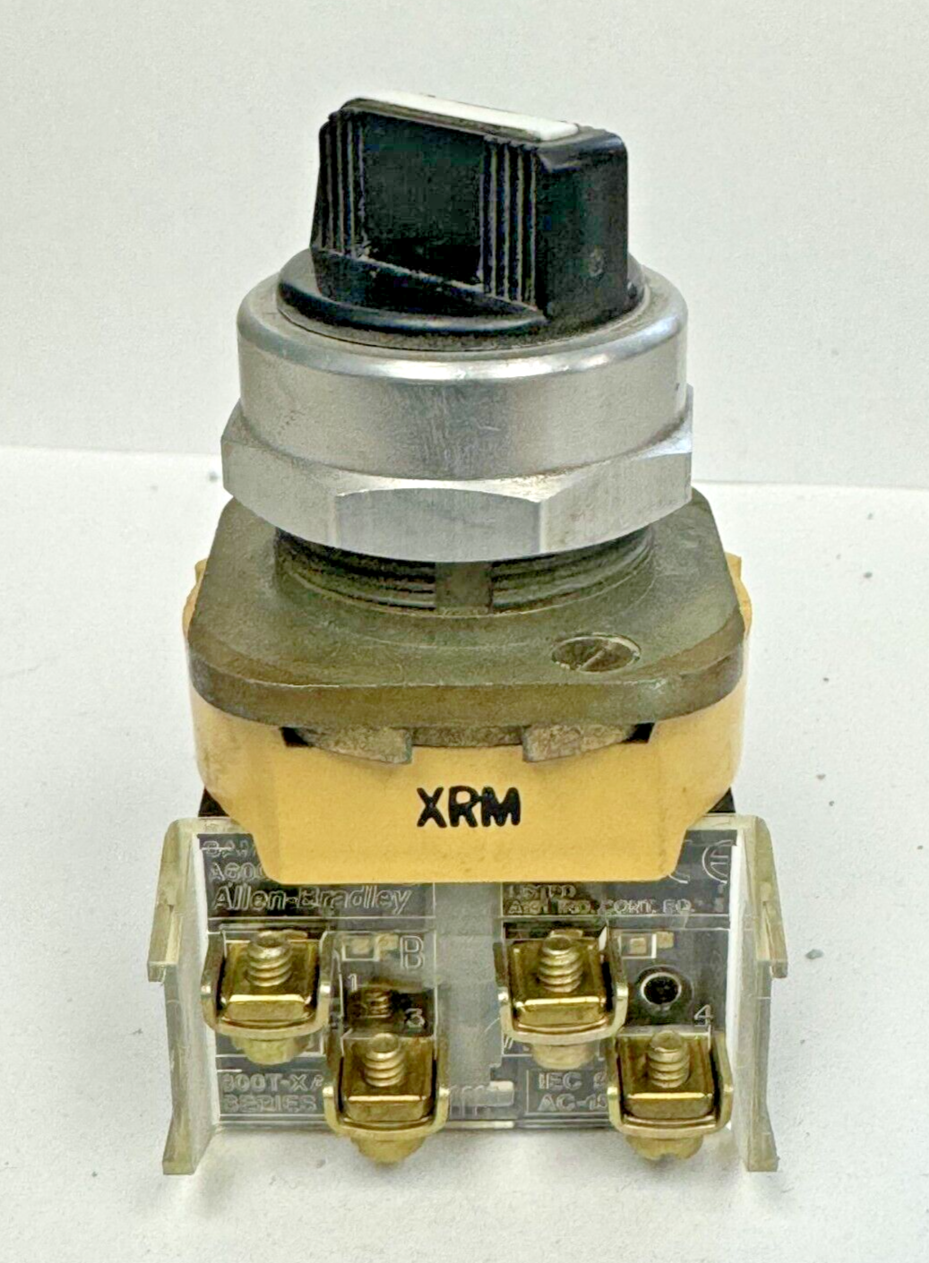 ALLEN-BRADLEY - 800T-H2 SER. T - SELECTOR SWITCH W/ CONTACT BLOCK