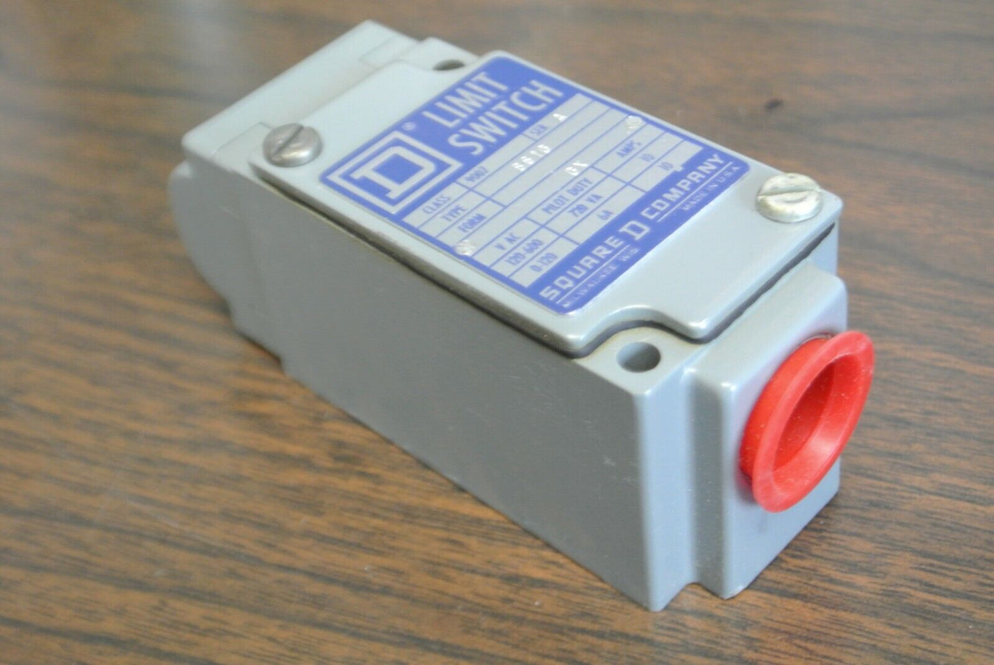 SQUARE D 9007 B61G / SMALL PRECISION TURRET HEAD LIMIT SWITCH / NEW SURPLUS